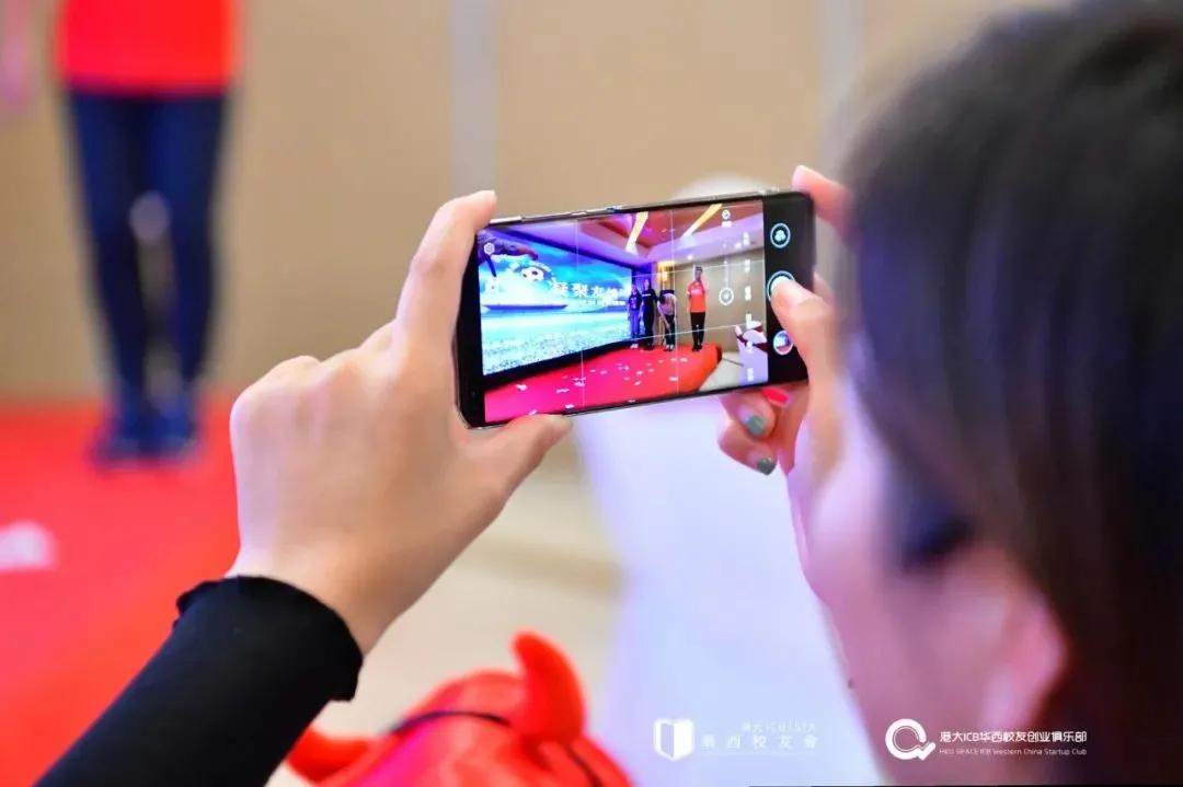 首届“鹏飞成都，凝聚友情”深蓉校友足球友谊赛成功举行