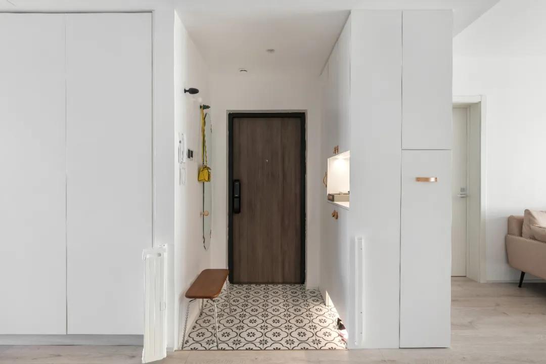 100平现代简约阳台装修风格,125平带阳台简约温馨装修风格