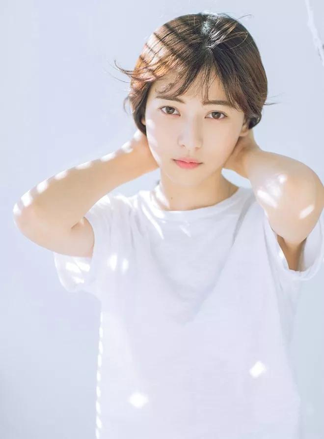 脸大的女生适合什么发型短发,大饼脸短发好打理有气场的发型