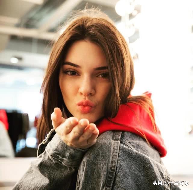 卡戴珊粉丝破亿截屏,卡戴珊家族全球几亿粉丝