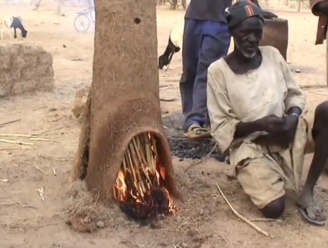 黑人跨入铁器时代的关键！揭秘两千年前的黑人冶铁术，包教不包会