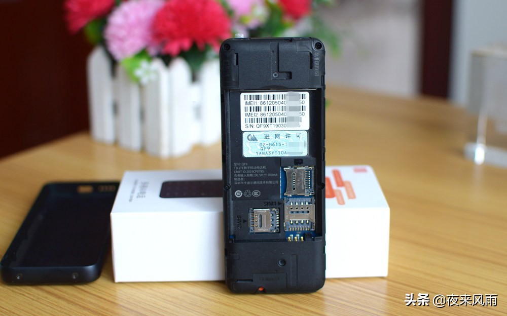 多亲AI电话QF9：年轻人第一台老年机，老年人第一台智能机