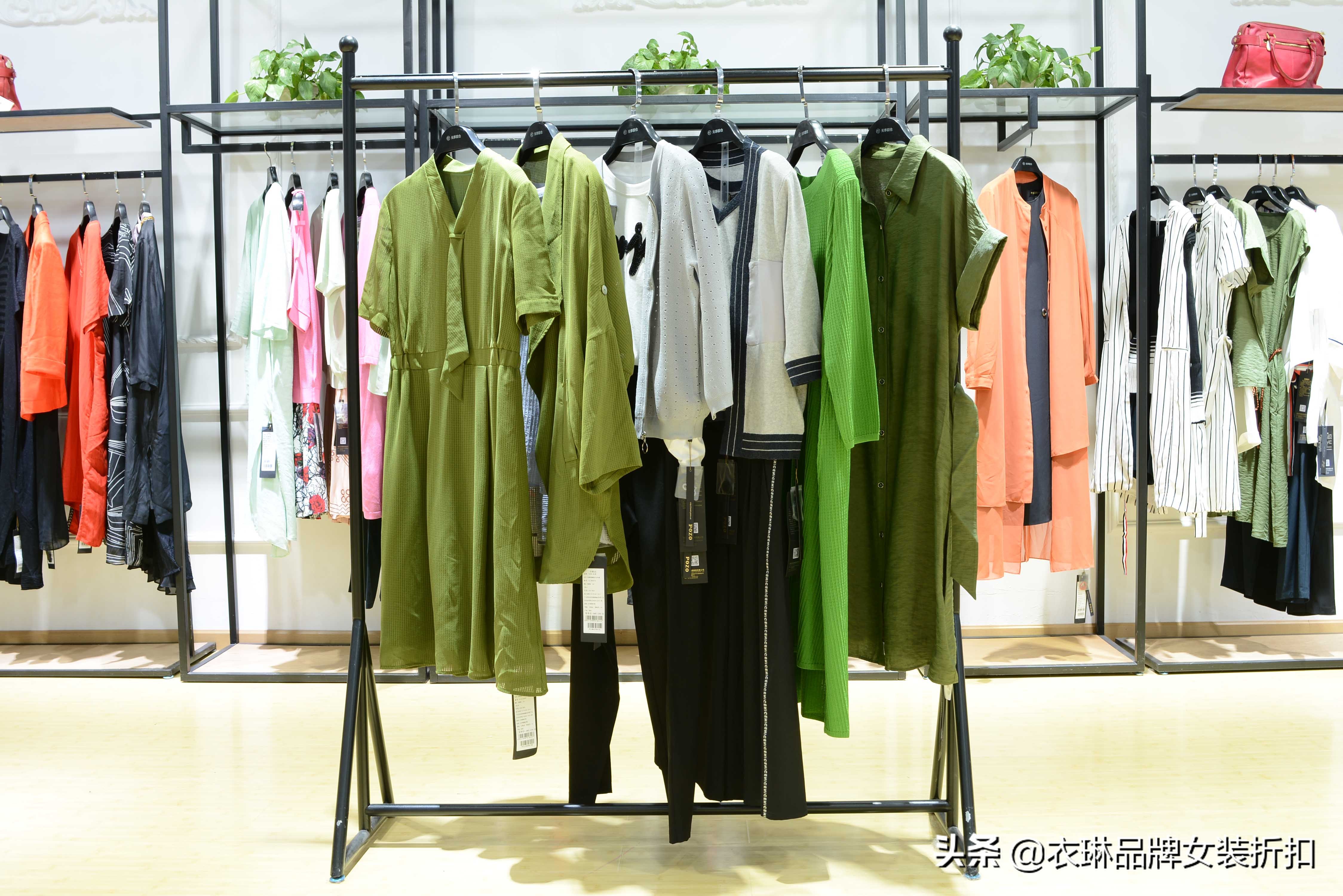 女装品牌尾货进货网站大全,直播尾货女装哪里进货
