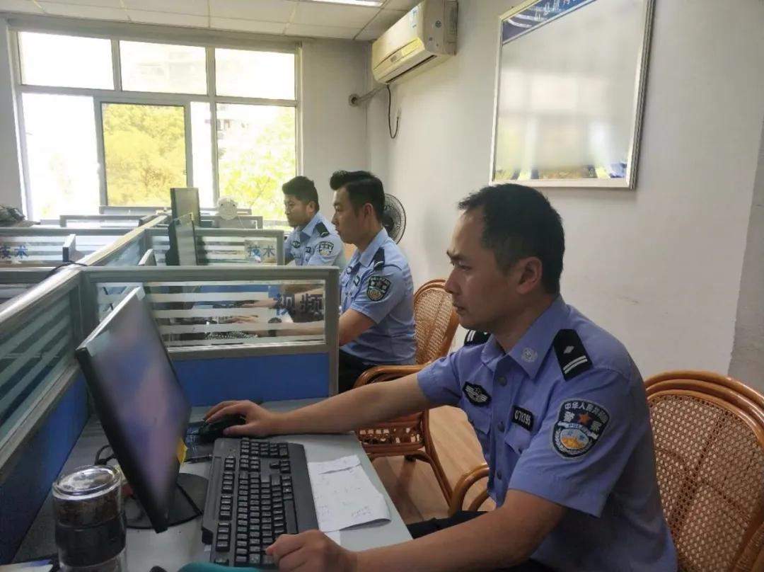 卡内的钱突然不见,女子卡内三十万莫名被转走