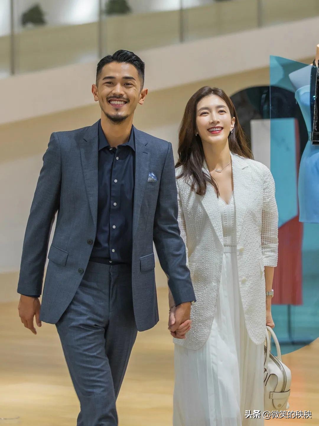 比起顾佳“贵妇”风,王漫妮的显贵穿搭和精准购物,更值得参考