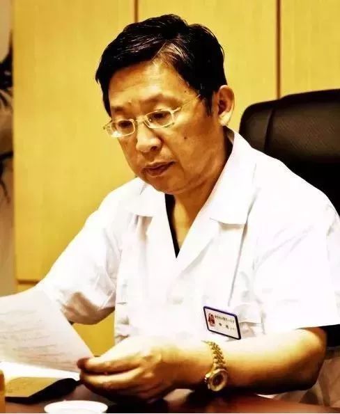 江阴市中医院黄煌,黄煌教授亲自坐诊吗