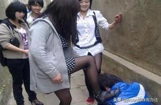 孩子在学校被老师打了老师不承认,孩子在学校说被老师打了怎么办