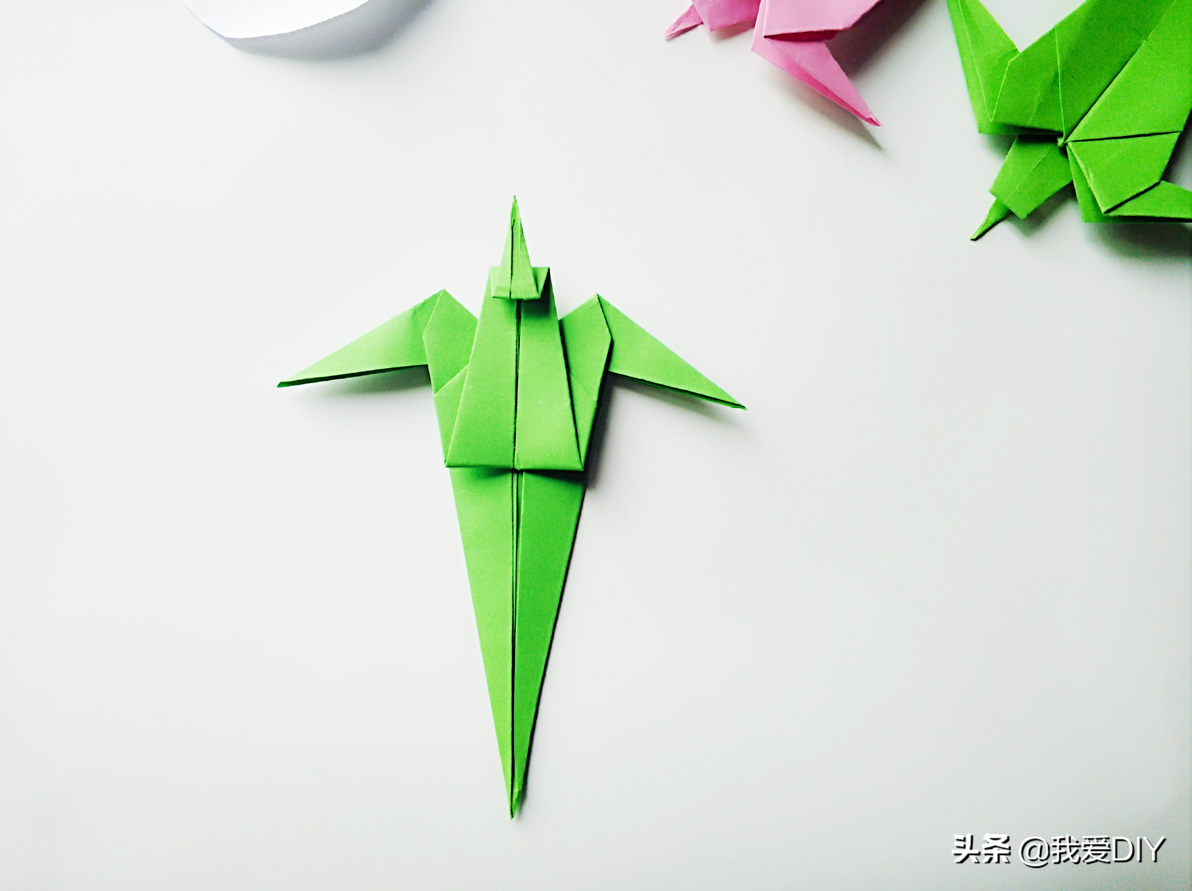 小燕子教大家折礼物盒,小燕子折法慢放视频