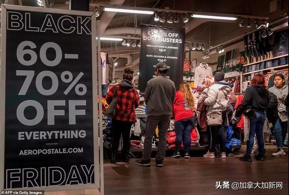 黑五狂抢开始!机场outlet堵爆温哥华华人凌晨排队全买疯了