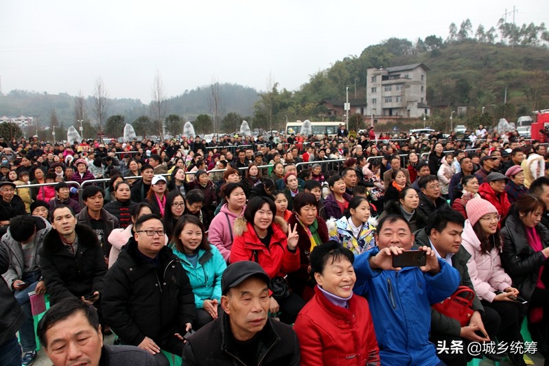 重庆中山古镇千米长宴迎新春,中山古镇千米长宴什么时候举行