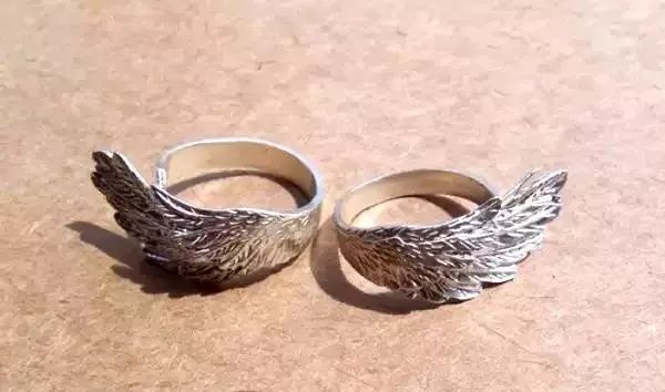 100多块钱的银戒指是真的吗,真的会有人花几千万买一个手表吗