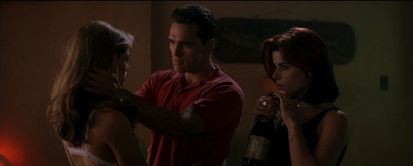 艺妓变成佣人，主人看上艺妓，倾倒于肉体，醉心于欲望