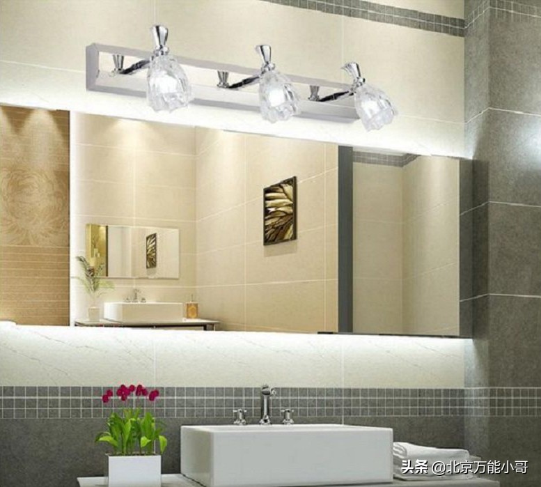 卫生间三孔镜前灯如何更换,卫生间镜前灯用什么管