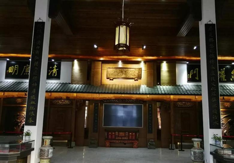 高处的匾额宽处的楹联(花袭君)