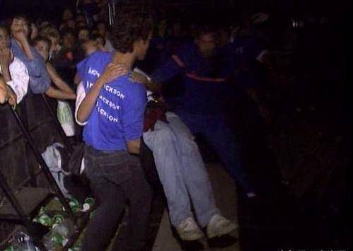 迈克尔杰克逊演唱会死亡人数,迈克尔杰克逊演唱会晕倒人数