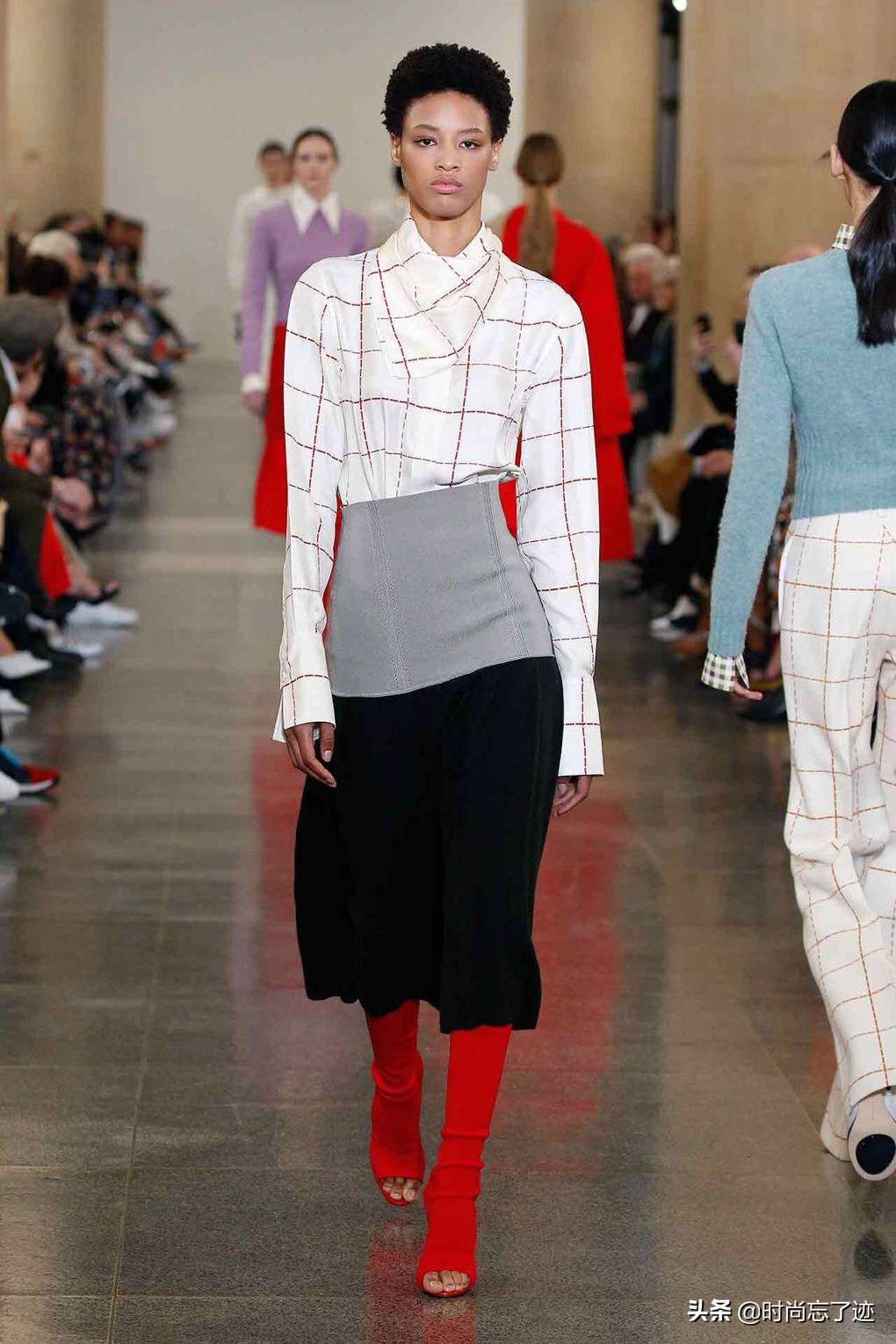 今年为什么流行红鞋,中国红鞋好看吗