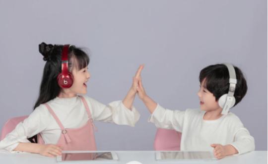 51talk与hellokid哪个好,hellokid6岁孩子教学