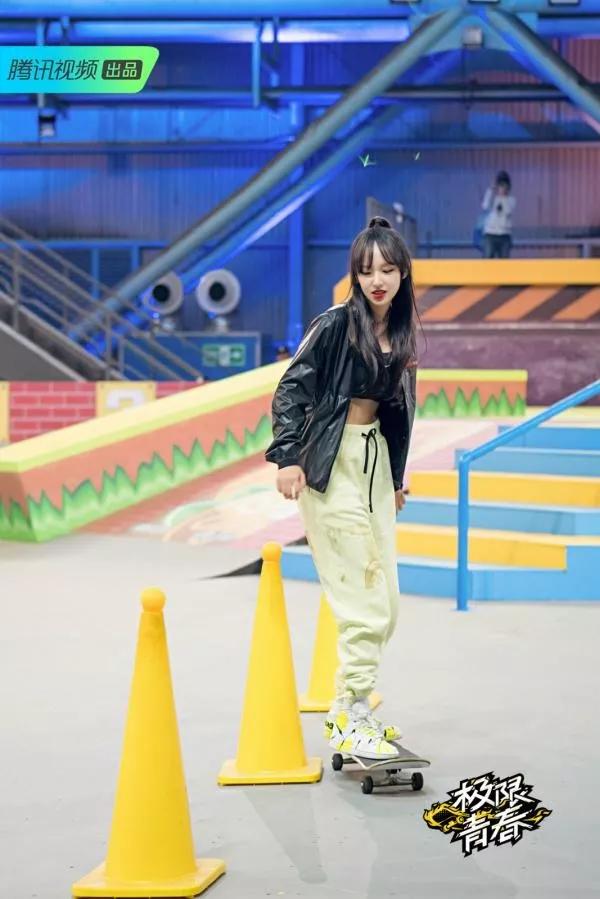 「极限头条」京张智能铁路贯通；4成轮滑鞋不合格