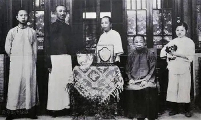 钱学森的父亲钱均夫有几个兄弟,钱学森与父亲钱均夫照片