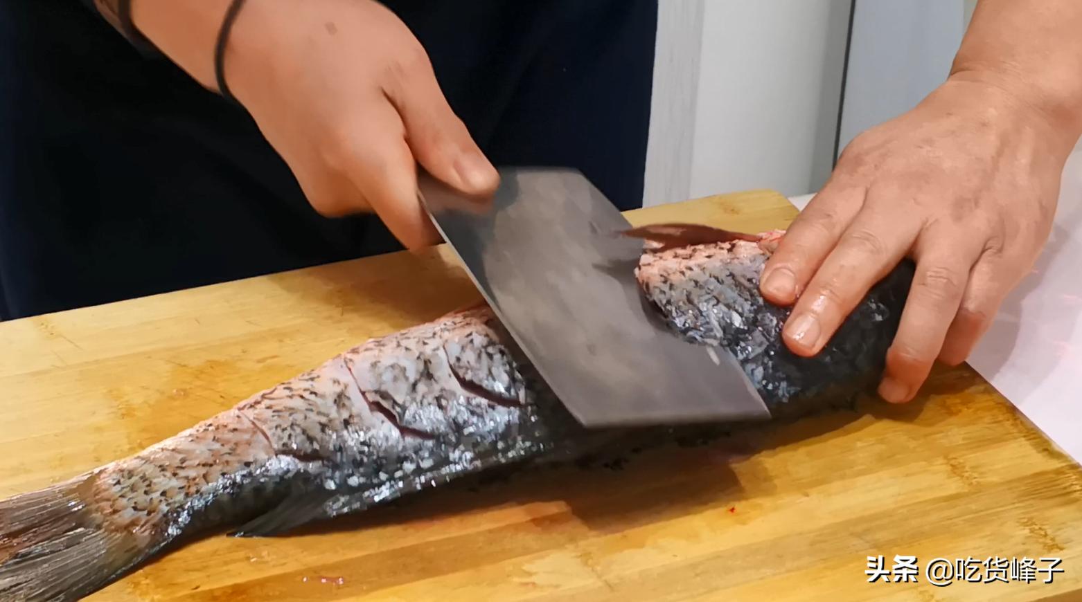 炸鱼调糊教程,炸鱼面糊怎么调炸出的鱼才酥