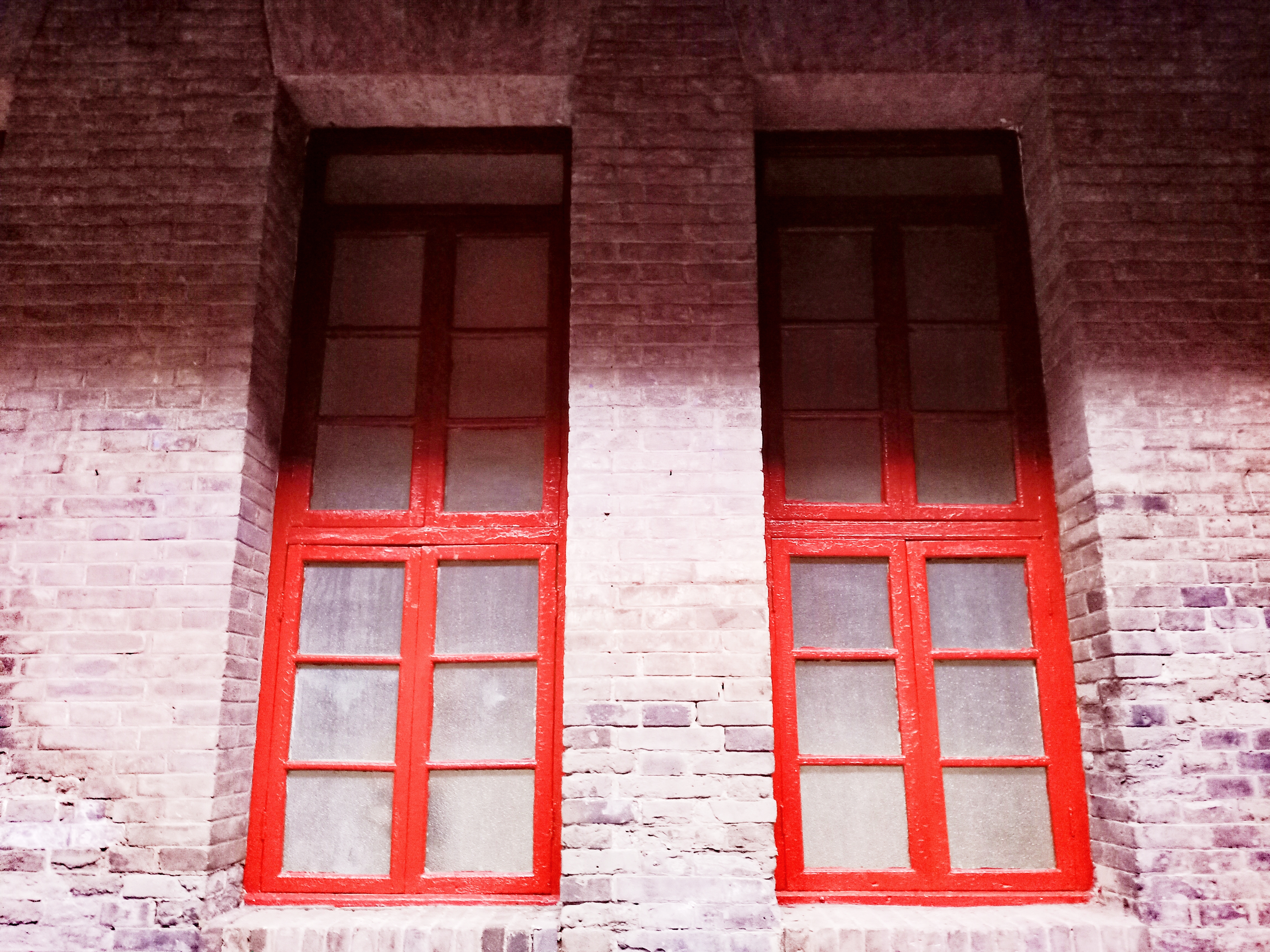 哗哗流淌的是小溪，水足够深才能波澜不惊。​人生旅思2001280204