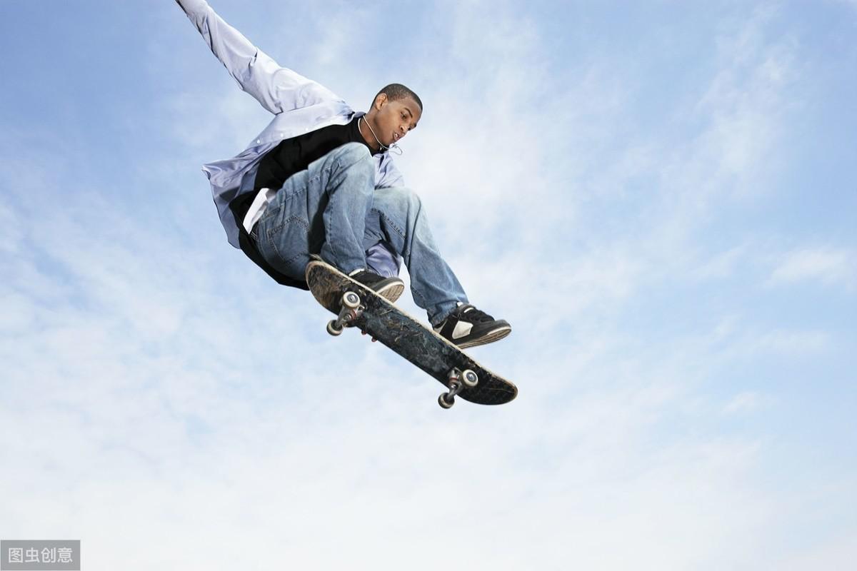 滑板初学者可以学的15个动作,滑板新手课堂