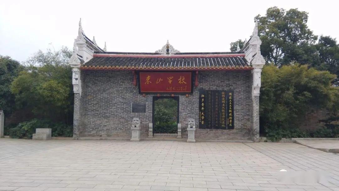 毛*东泽**17岁作《咏蛙》诗，令世人膜拜？专家争论：未必毛主席原创