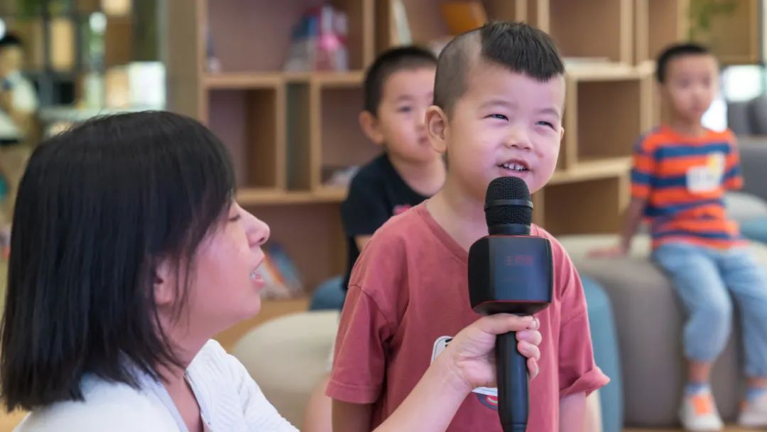 七色花绘本故事带图简短,彩虹色的花绘本故事告诉我们
