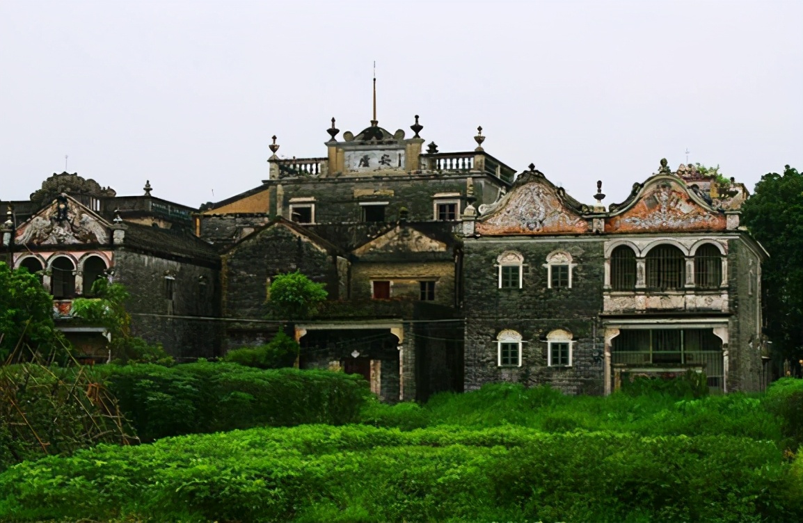 广东一村落全是小洋楼,没住多久,全村出国