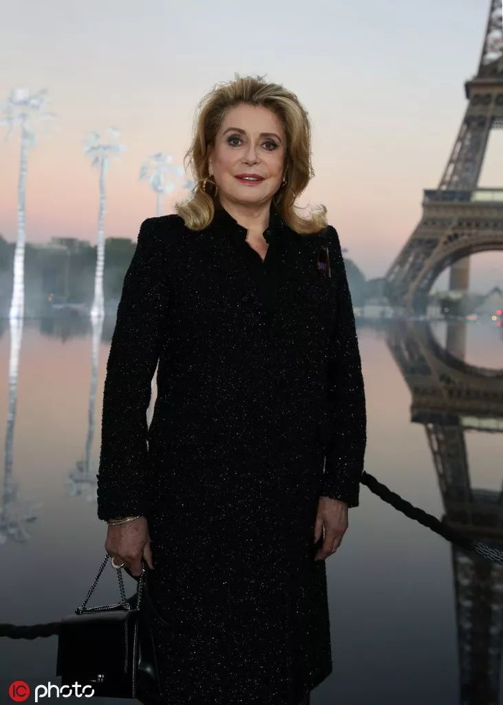 她是那个最会拍女人电影的王家卫的最新的王氏女郎