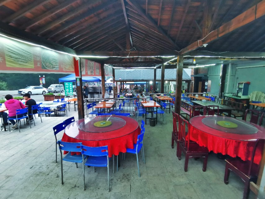 宿在驼梁，感受一种无忧的生活/郝贵云