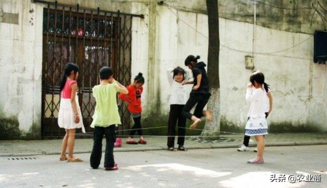 80后小时候玩的纸玩具,小时候玩过的玩具80后满满的回忆