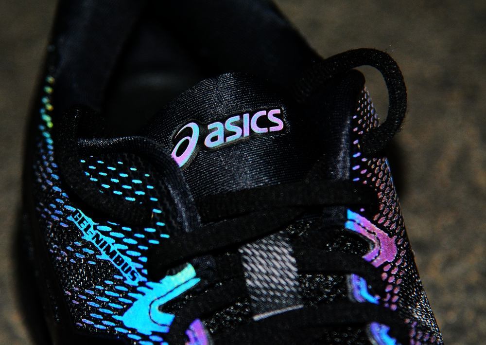 带音乐的发光鞋,发光的球鞋