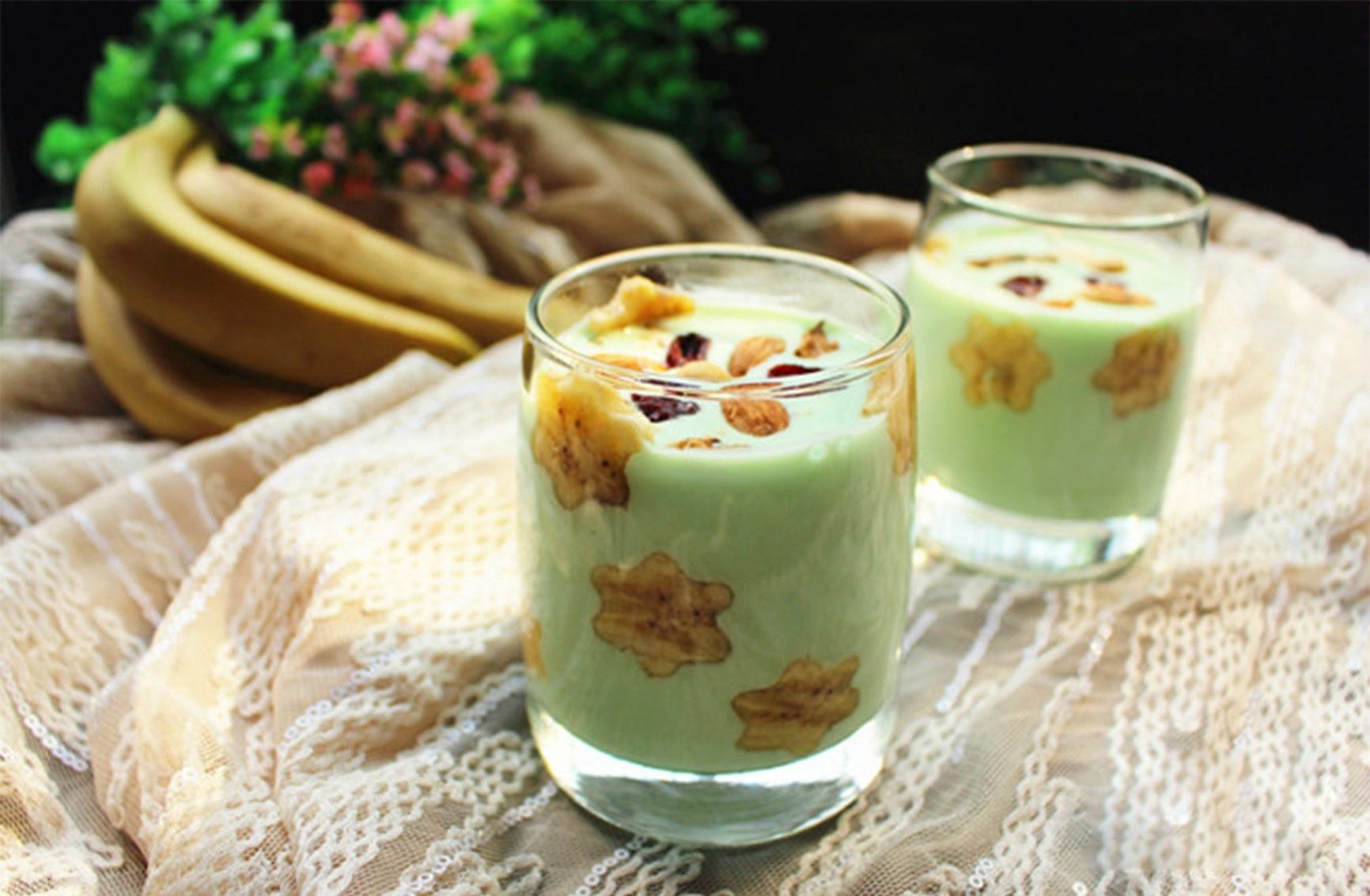 晚上肚子饿了应不应该吃东西?选择坚果、香蕉、酸奶,解饱还养生