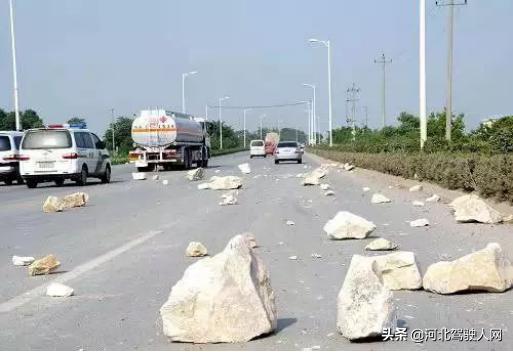 汽车托底底部变形怎么修复,汽车托底可以走保险吗