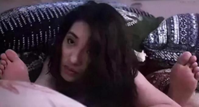 因“重男轻女”而自杀，拍全裸写真的“鬼后”王小凤：为何抑郁？