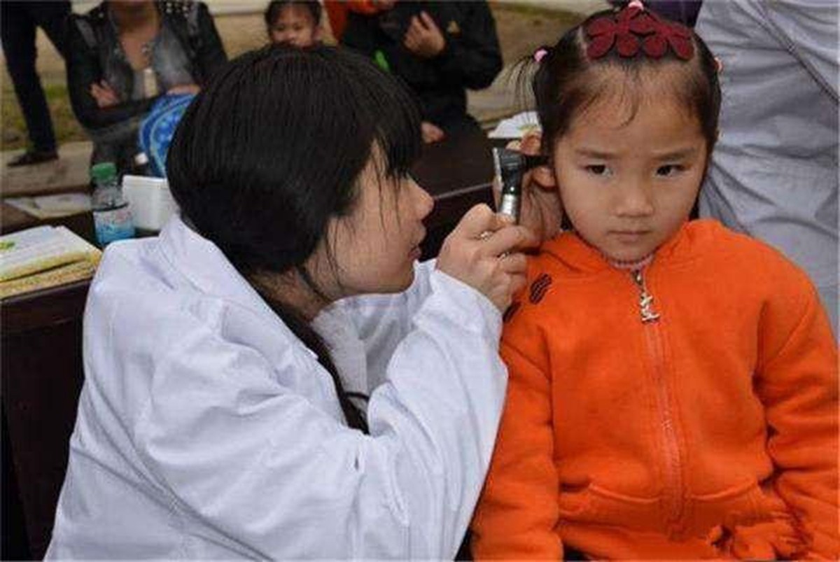 孩子耳朵里进虫子,孩子耳朵进虫子了怎么办