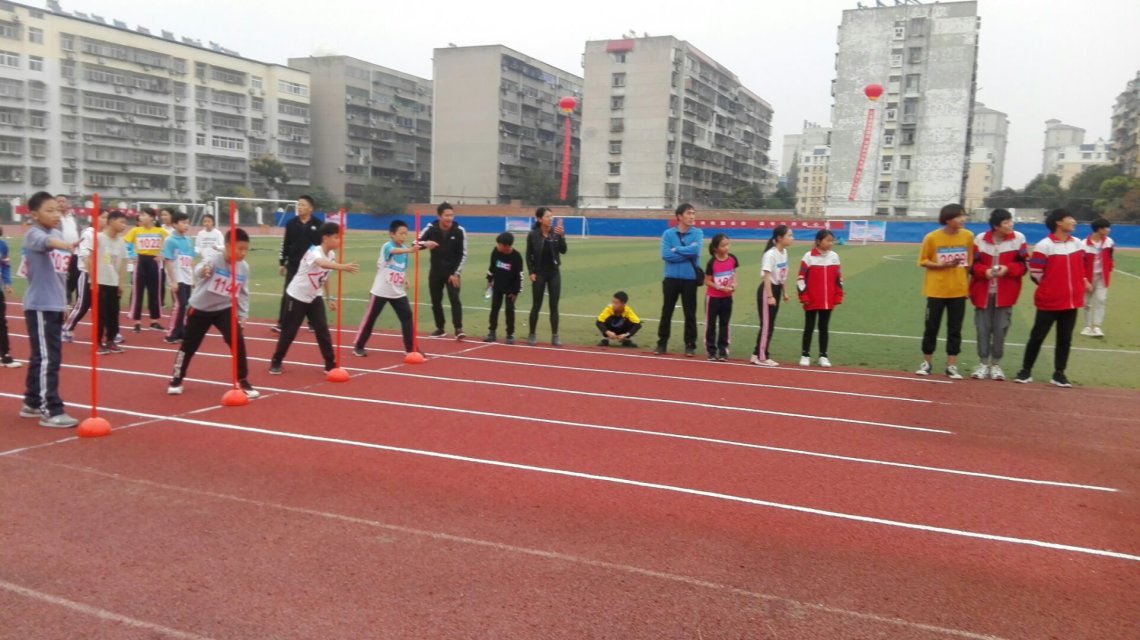 学校运动会解说词,学校体育运动会开幕式总结