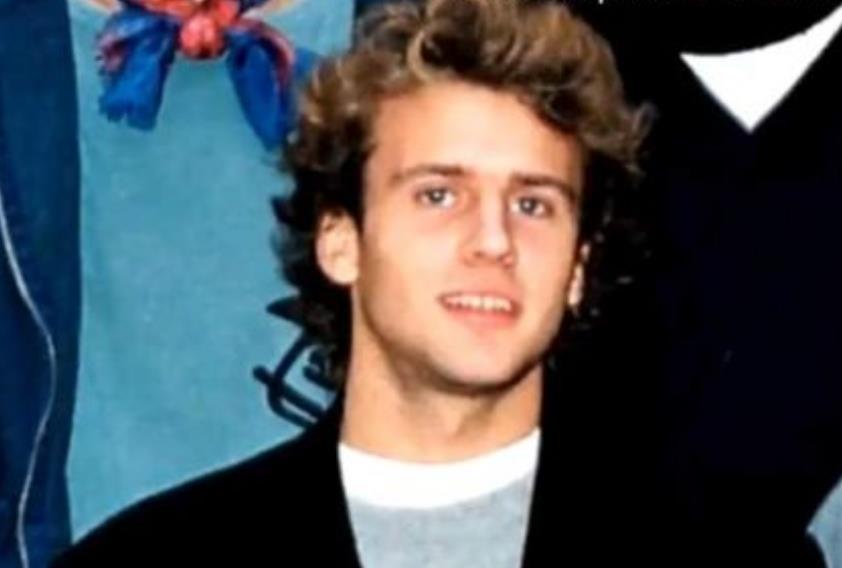 马克龙多少岁与布丽吉特结婚,马克龙年轻时照