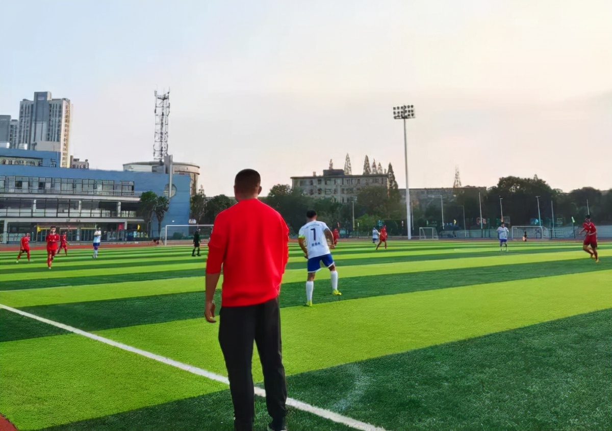 湘潭市足球比赛冠军,湘潭凤凰初级中学九年级风采大赛