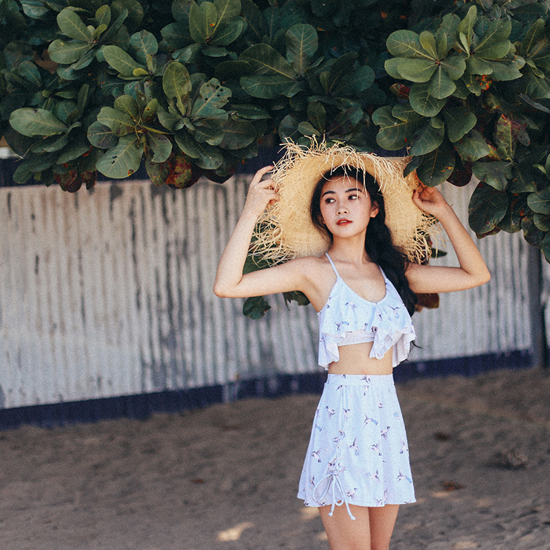 连体泳衣清新可爱又动人,蓝色连体泳衣给人一种心动的感觉