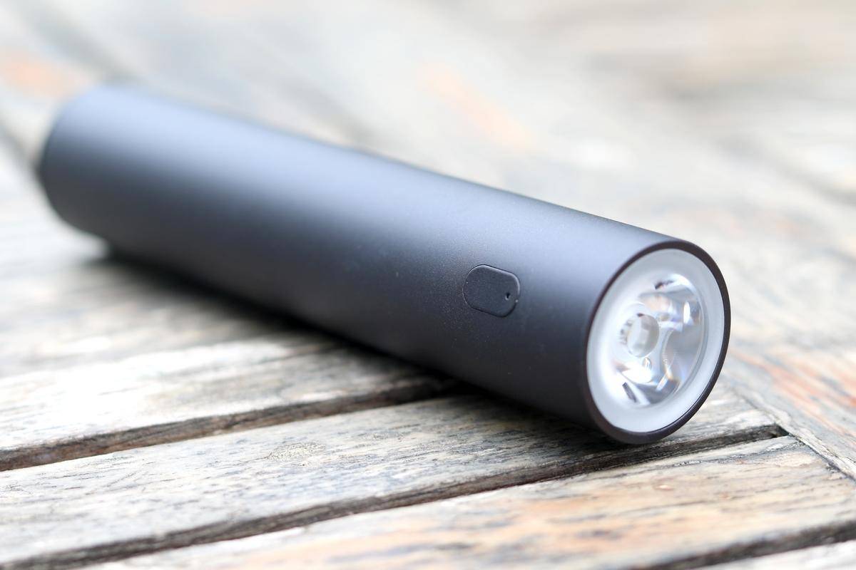 zmi随身强光手电筒充电宝,mini强光手电筒