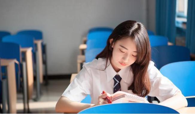 一般在大学入党辅导员会给谁,大学生入党支部书记和辅导员