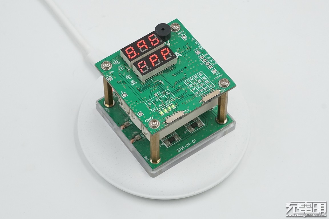 绿联无线充电宝拆解,绿联30瓦充电器拆解