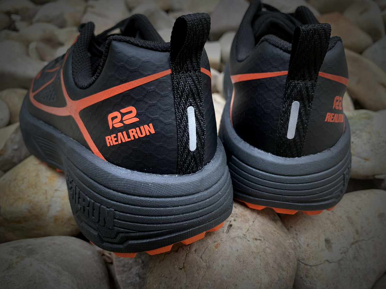 奔跑的Faith-咕咚R2信仰跑步鞋