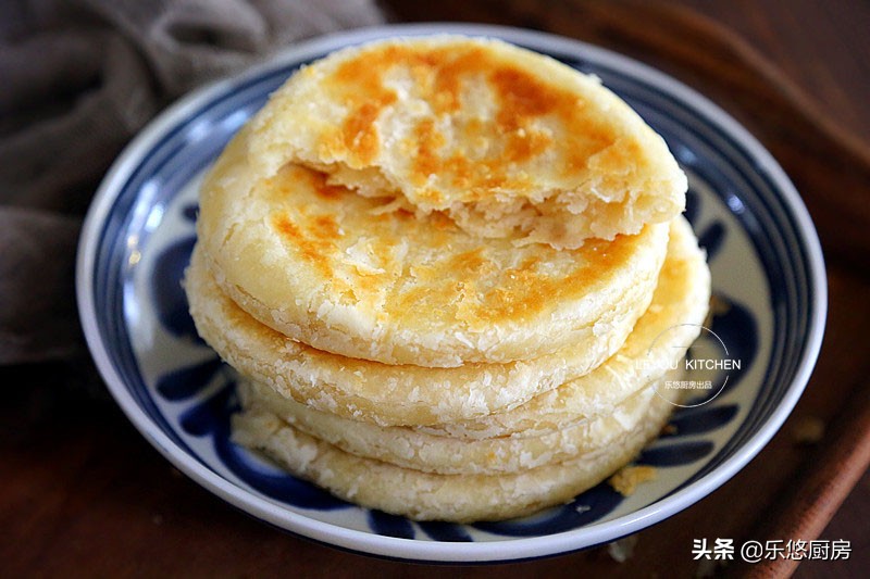烙发面饼怎么和面才能软又好吃,晚上发面早上烙发面饼如何做