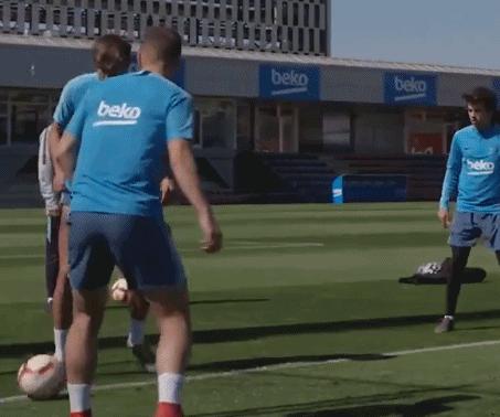 皮克巴萨足球集锦,皮克被穿裆反身勾球