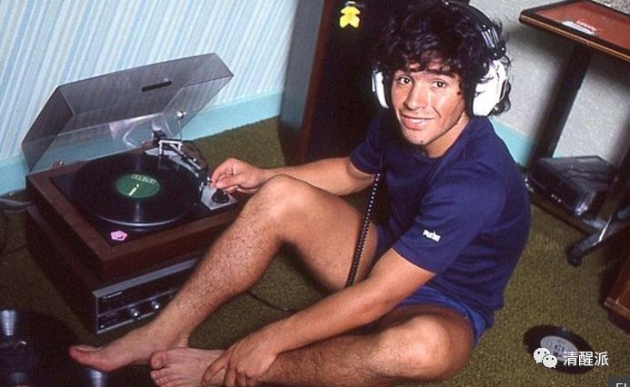 在*品毒**中陨落的马拉多纳的一生