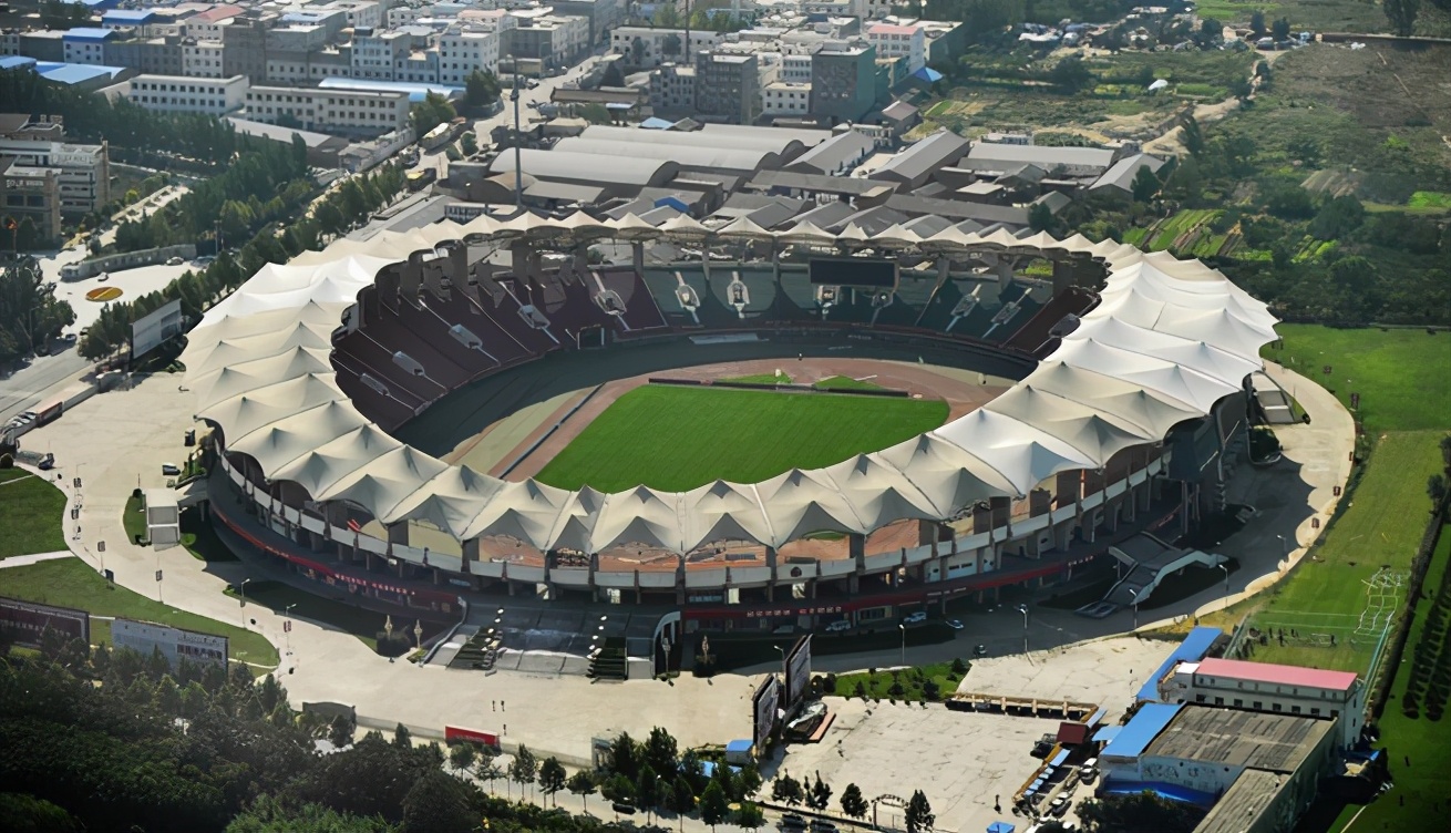 河南建业改名、河南球迷却被群讽，中超的开年大戏很魔幻