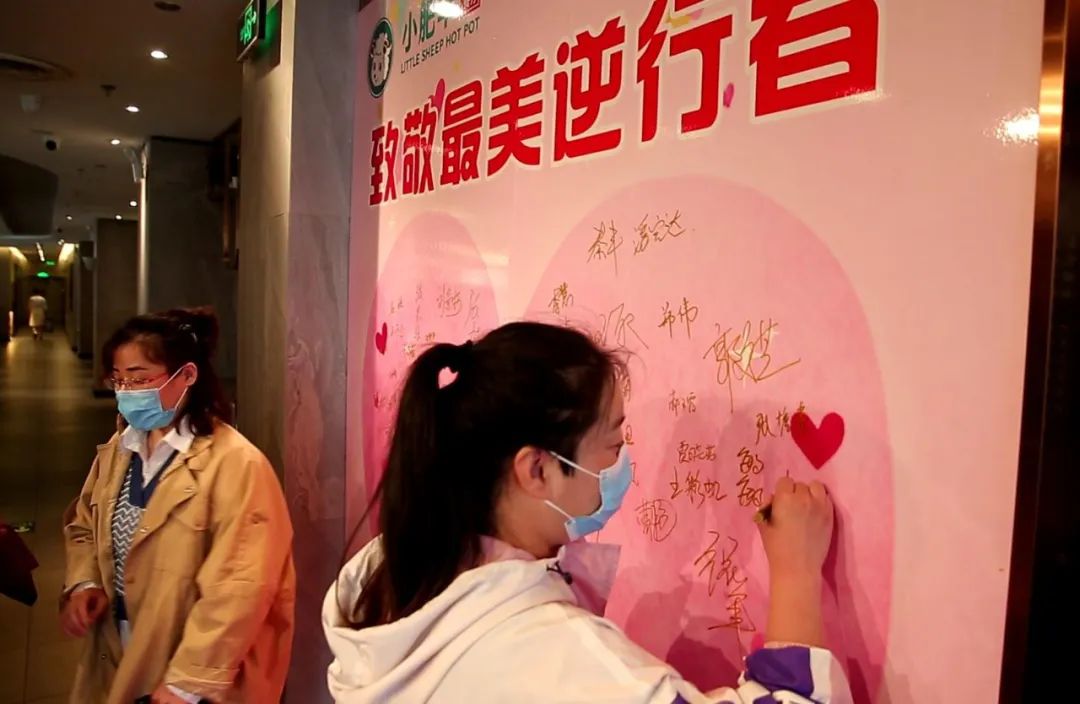 小肥羊大骨浓汤涮羊肉,小肥羊大爱无疆